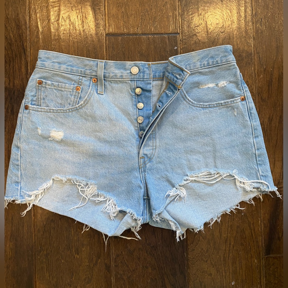 Levi’s Original 501 Women’s distressed Jean Shorts (size 31)